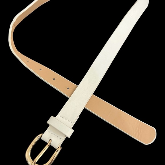 White belt - Picture 2 of 3